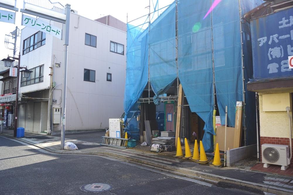 Local photos, including front road. Local (12 May 2013) Shooting