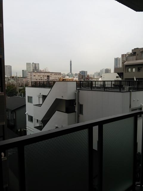 View photos from the dwelling unit. Local (12 May 2013) Shooting
