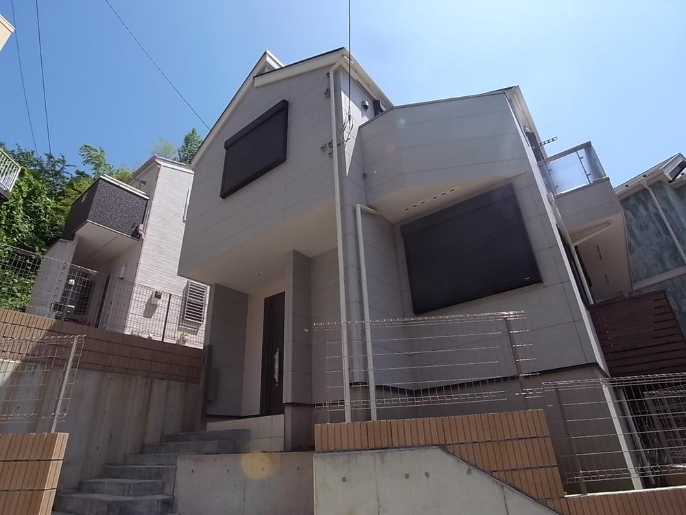 Local appearance photo. Living environment is good in a quiet subdivision. Local (May 2013) Shooting