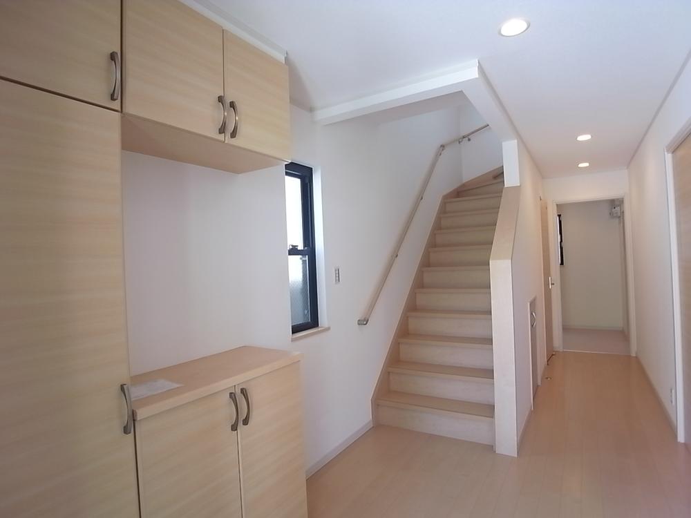 Entrance. Storage rich entrance. Local (May 2013) Shooting