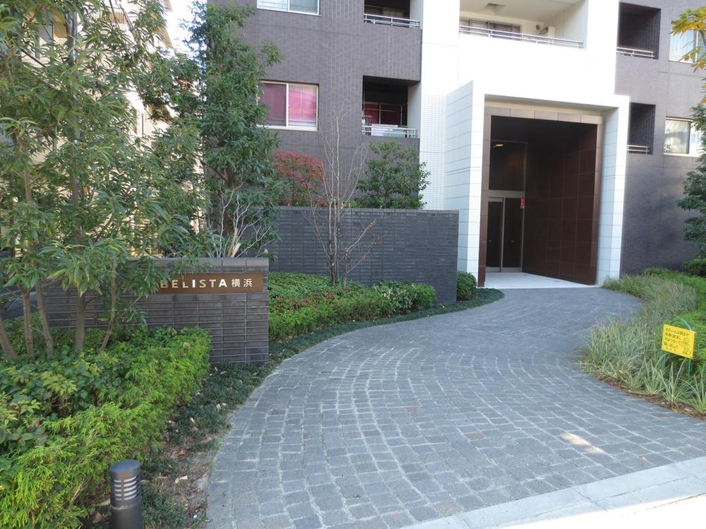 Entrance. Common areas