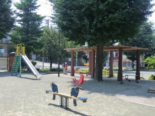 park. 100m to the pond park