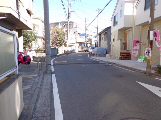 Local photos, including front road. Local front road