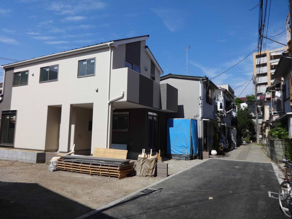 Local photos, including front road. Local (07 May 2013) Shooting