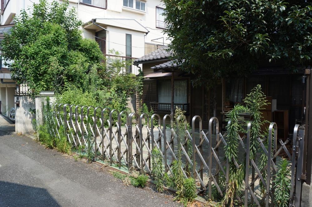 Local photos, including front road. Local (August 2013) Shooting