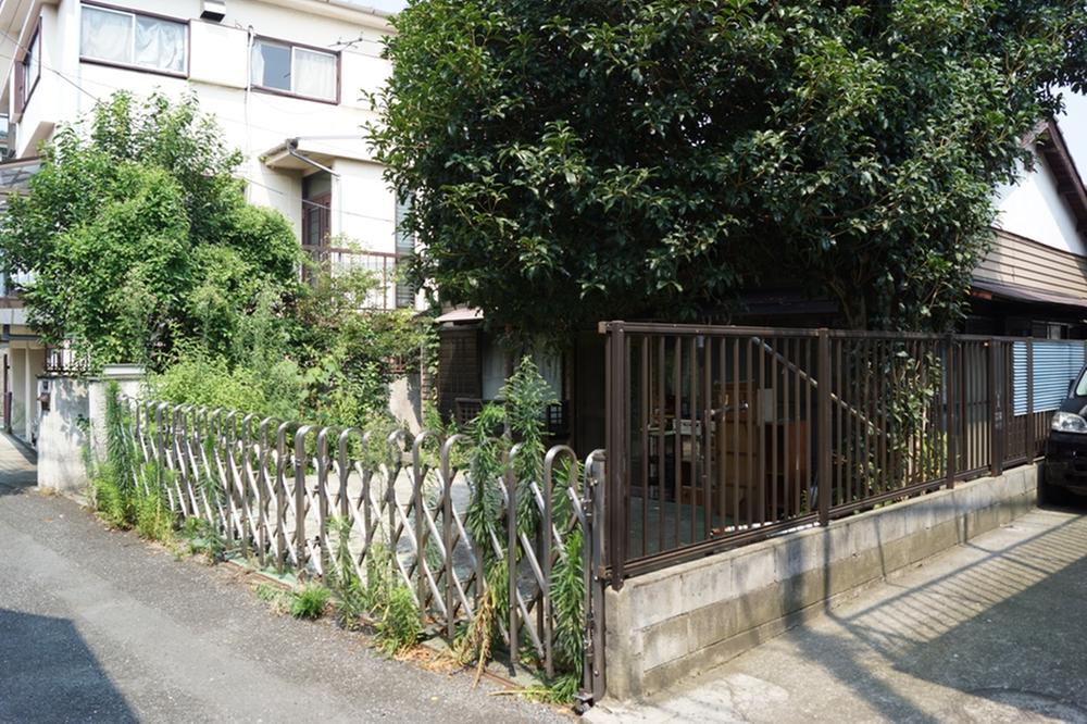 Local photos, including front road. Local (August 2013) Shooting