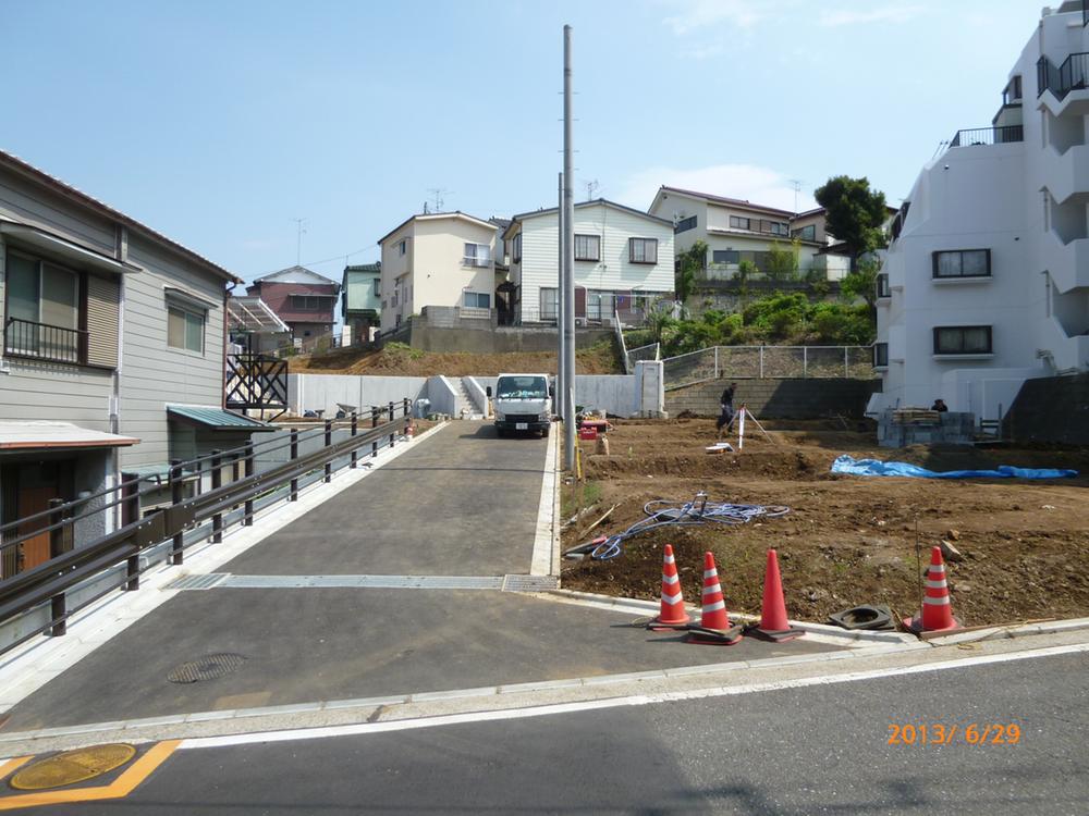 Local photos, including front road. Front road neat 4.5m