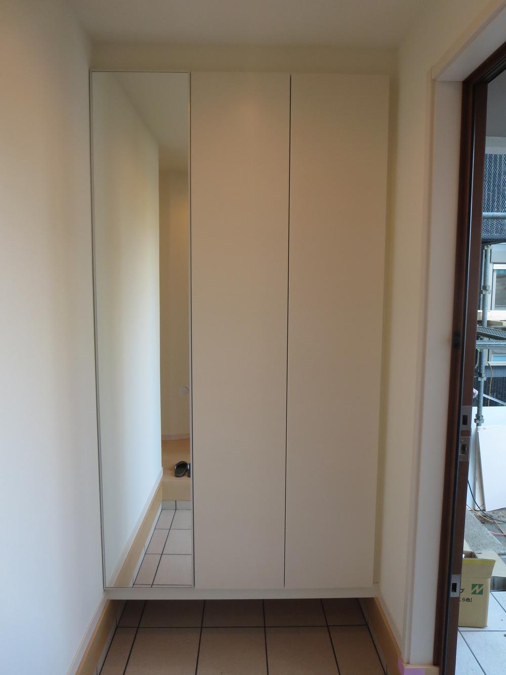 Receipt. Breadth !! in the foyer housed enhancement because of the movable shelf installation, Storage of boots, etc. can be adjusted each stage height is also a breeze!