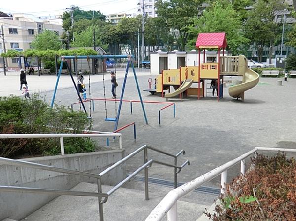 park. 450m to Tobe park