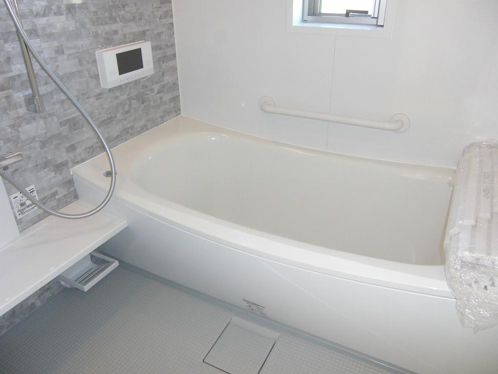 Bathroom. Bathroom Dryer ・ Reheating ・ Bathroom with TV