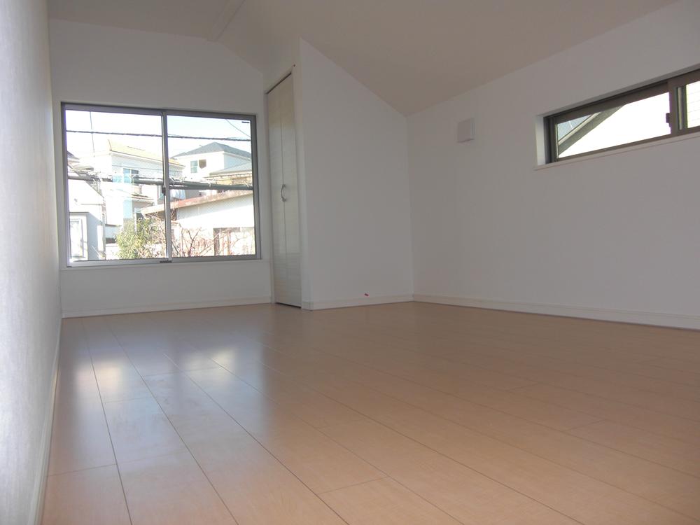 Non-living room. The main bedroom is Western-style 8.6 Pledge