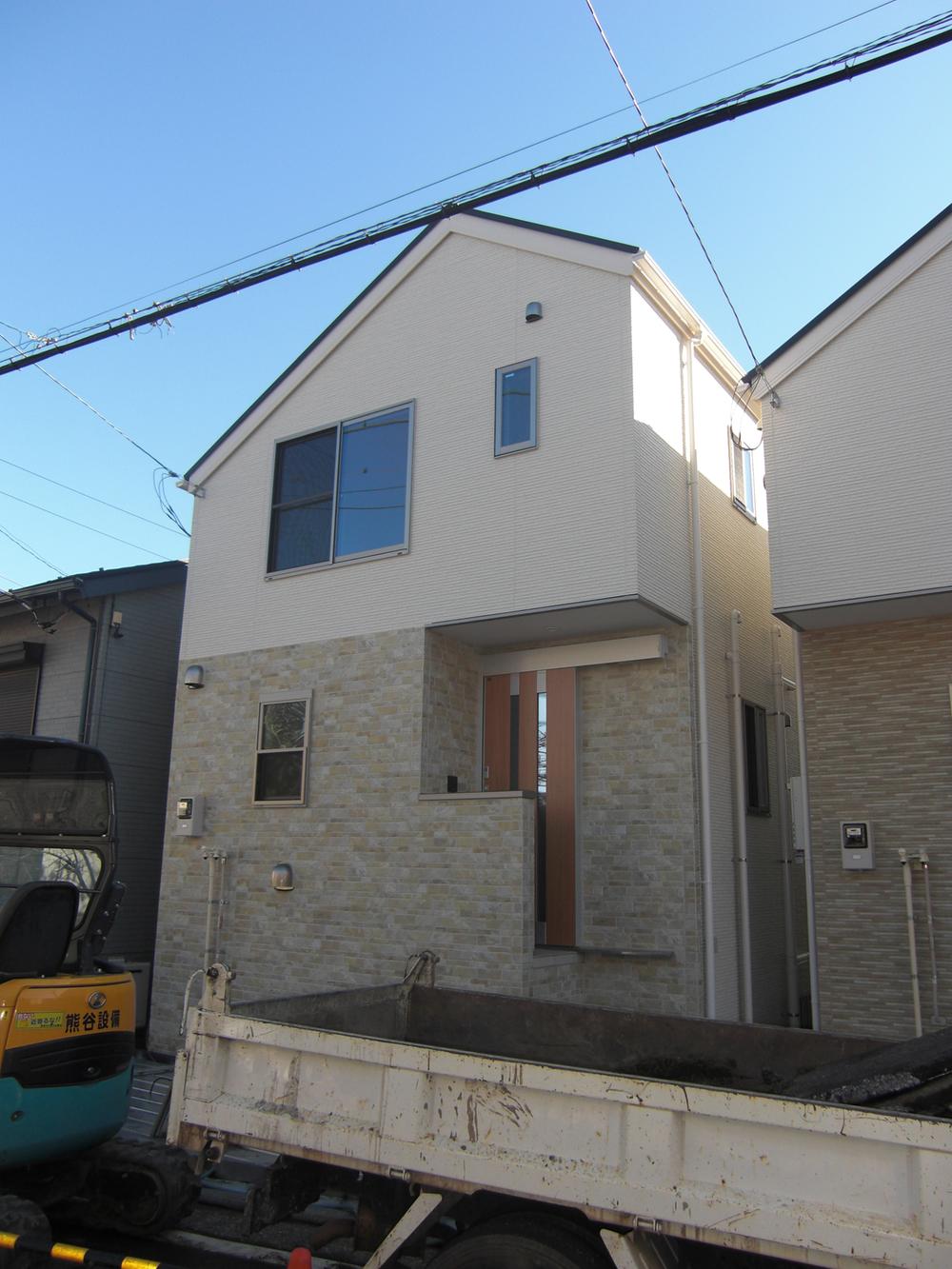 Local appearance photo. Appearance photos, such as two-story