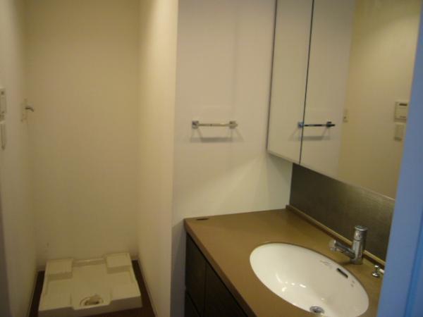 Wash basin, toilet