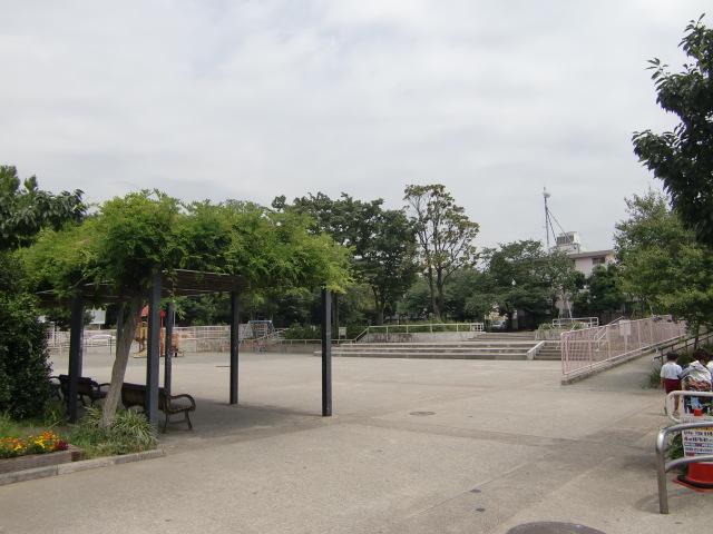 park. 1210m to Tobe park