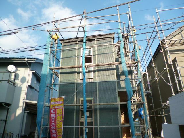 Local appearance photo. Local (11 May 2013) Shooting