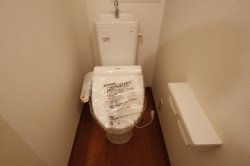 Same specifications photos (Other introspection). Example of construction toilet