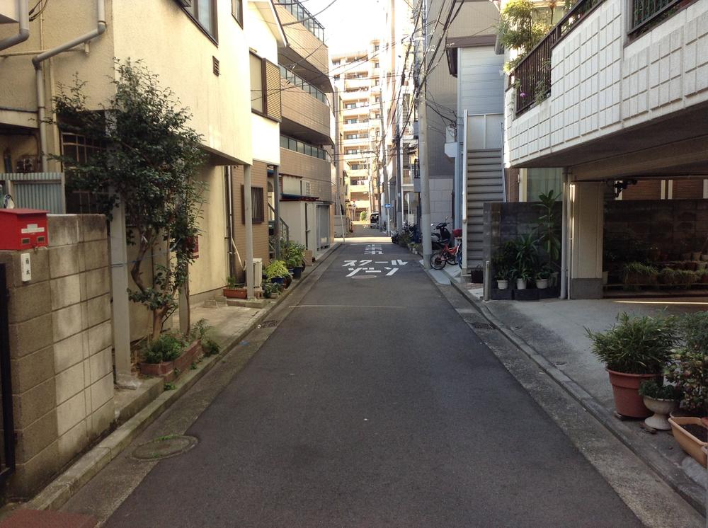 Local photos, including front road. Local (11 May 2013) Shooting