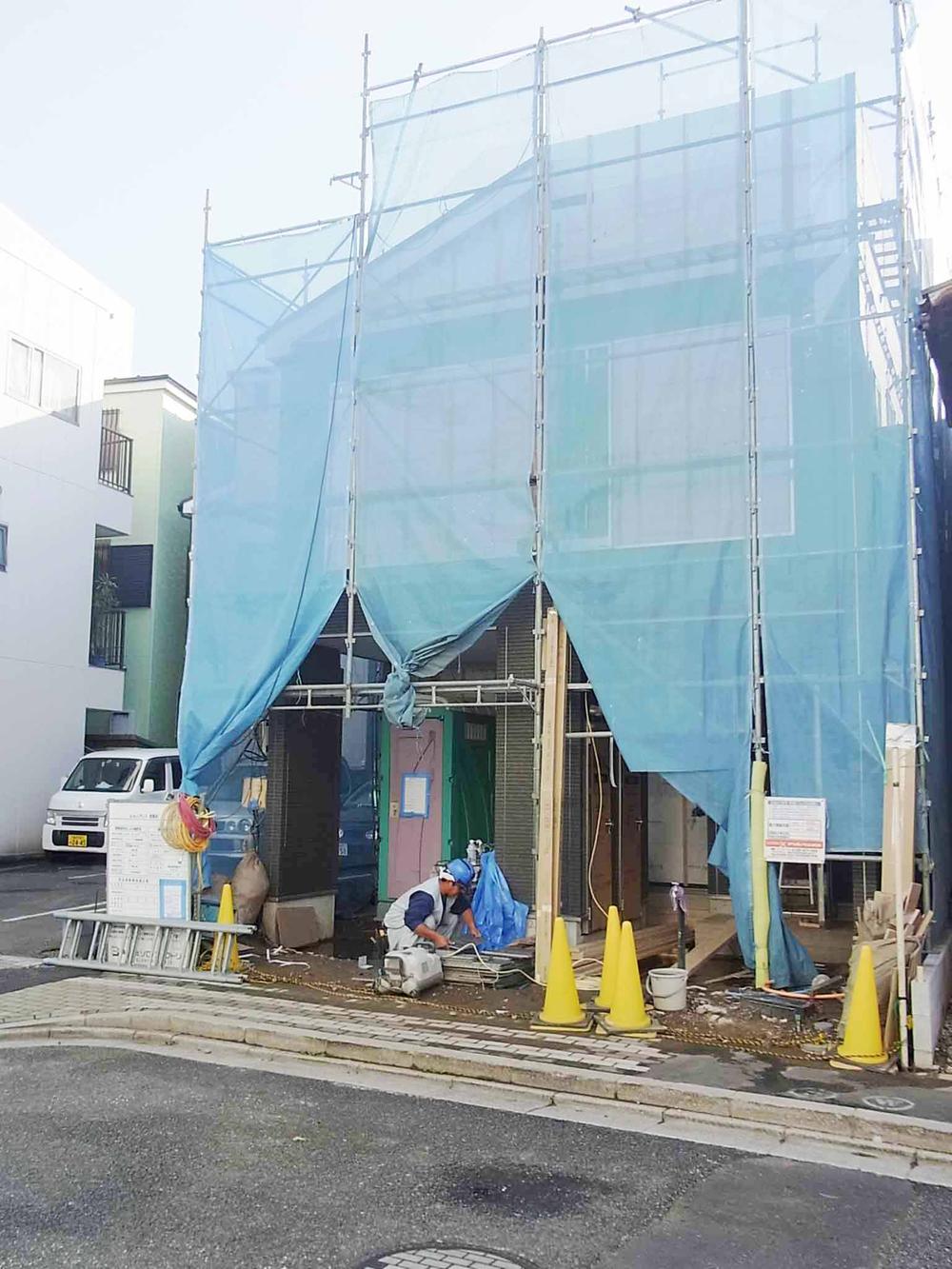 Local appearance photo. Local (11 May 2013) Shooting