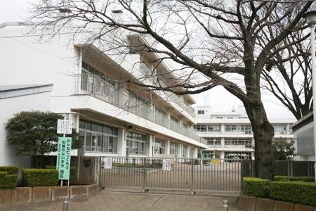 Junior high school. 1084m to Yokohama City Tatsunishi junior high school