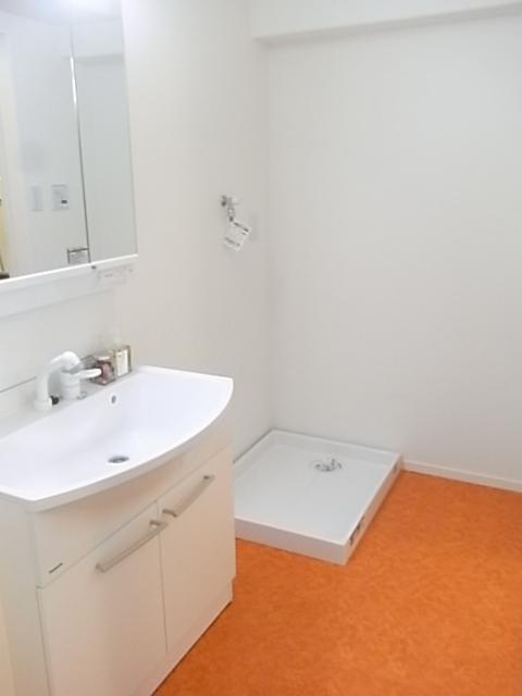 Wash basin, toilet