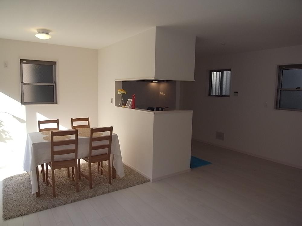 Living. Shining even families of smile full of sunshine! Living was designed comfort and room is spacious 17 Pledge!