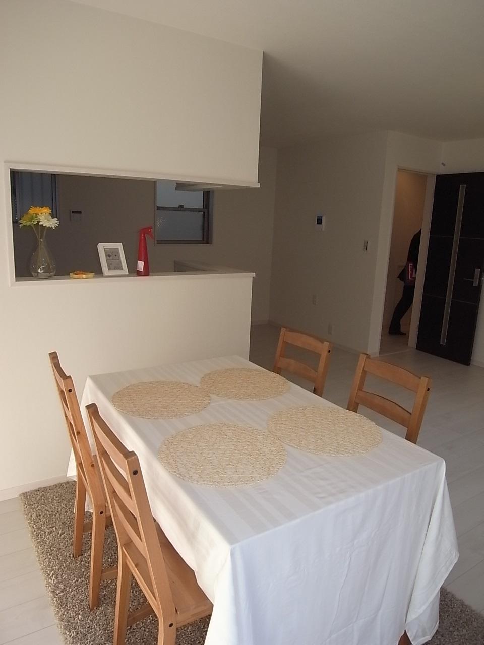 Living. Your whole family in the spacious and welcoming living room 17 Pledge! Face-to-face kitchen can feel your family close!