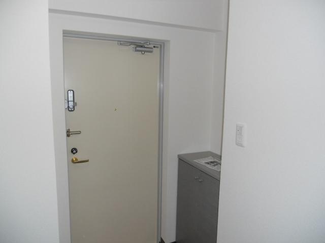 Wash basin, toilet