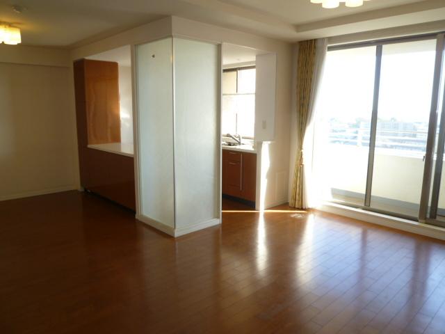 Garden. Bright and with a floor heating, Spacious living