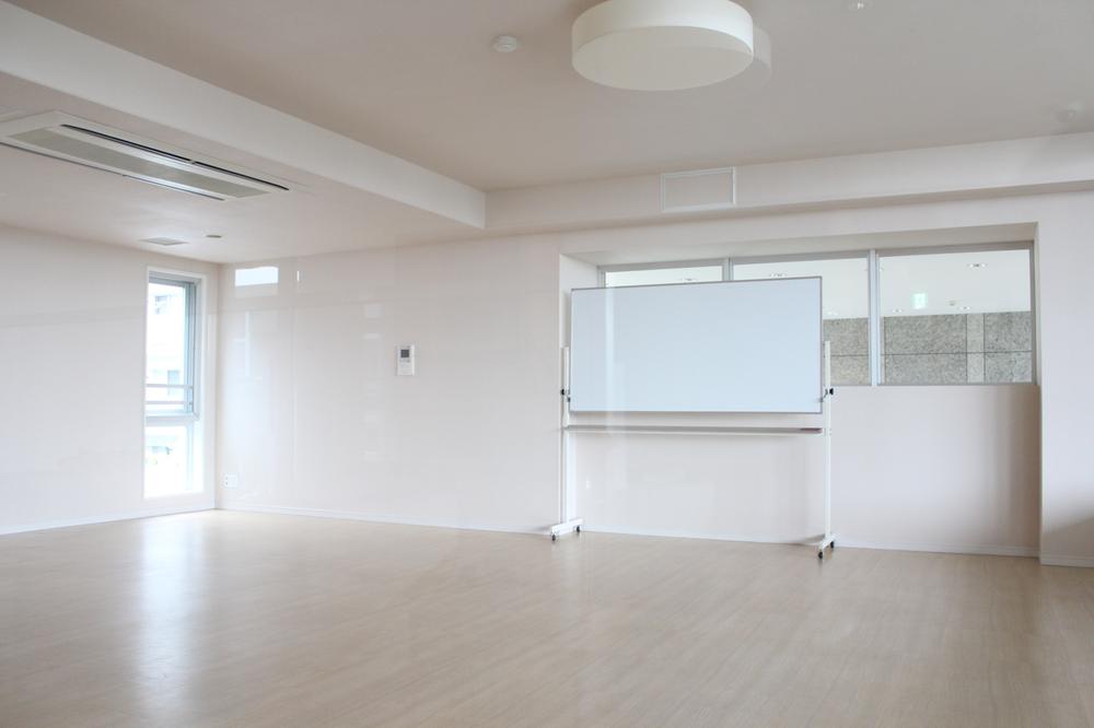 Other common areas. In the second floor of the meeting place, Not only the meeting of the management association, Available as a society space that can be opened and mini classroom.