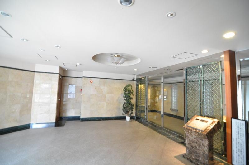 Entrance. Common areas