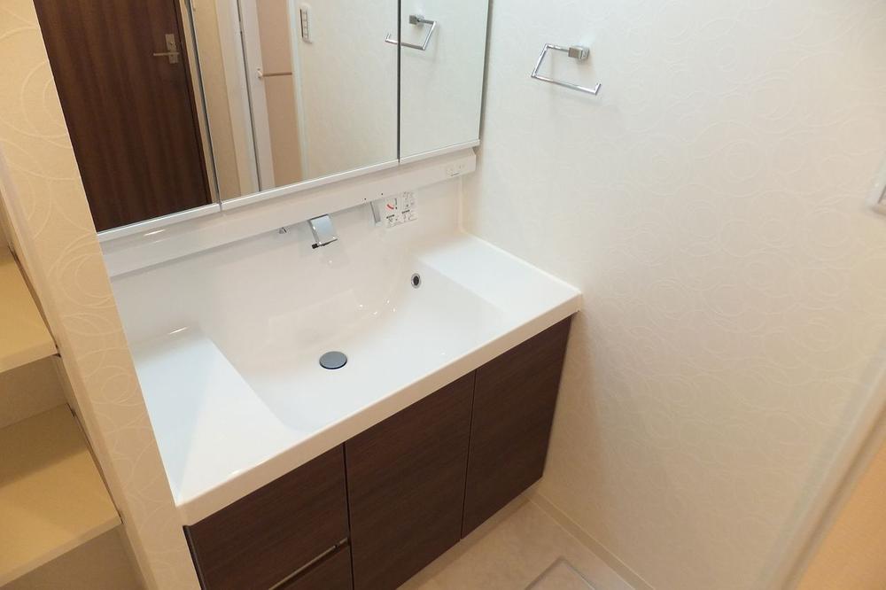 Wash basin, toilet. Indoor (12 May 2013) Shooting