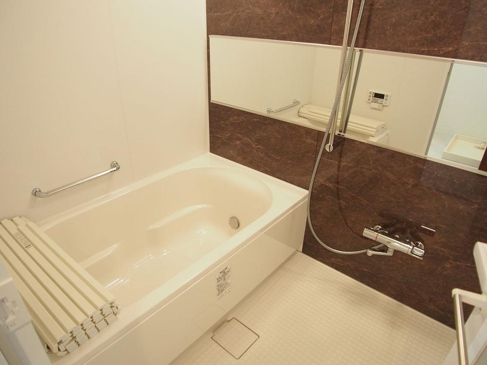 Bathroom. Indoor (12 May 2013) Shooting