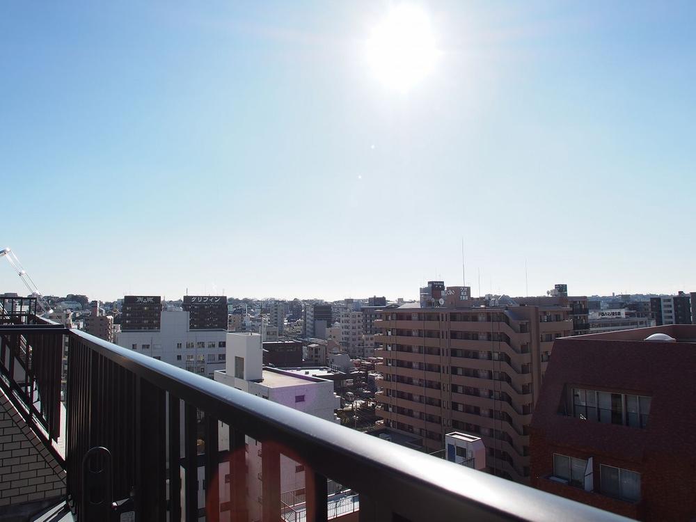 View photos from the dwelling unit. View from the site (December 2013) Shooting