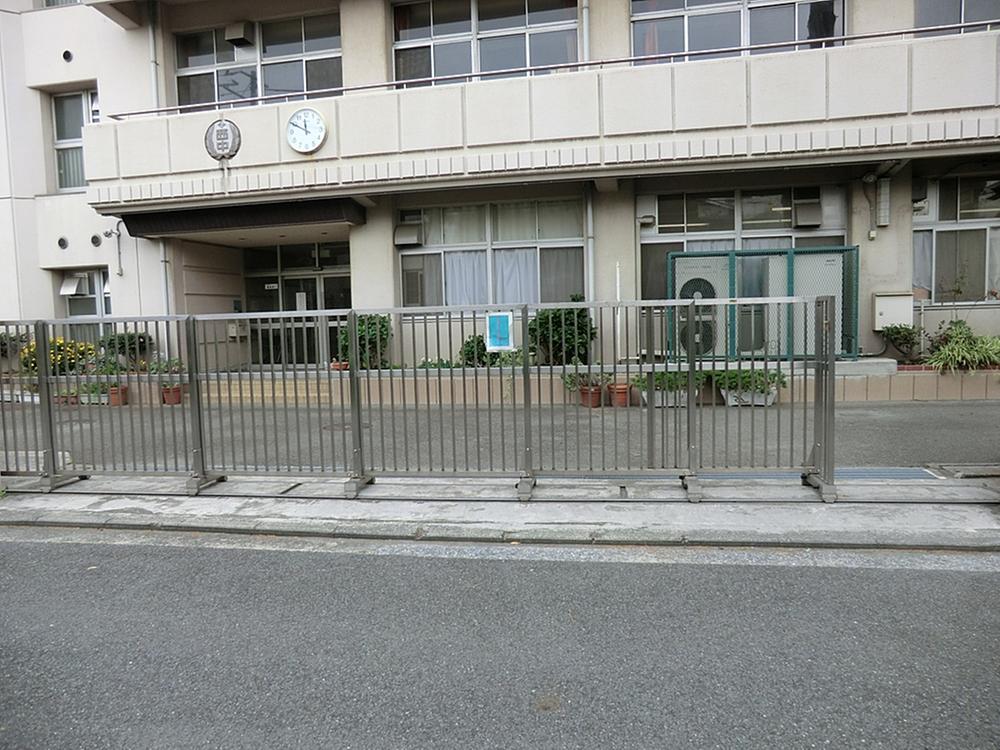 Junior high school. 650m west junior high school to Yokohama City Tatsunishi junior high school is also arriving in less than 10 minutes' walk!