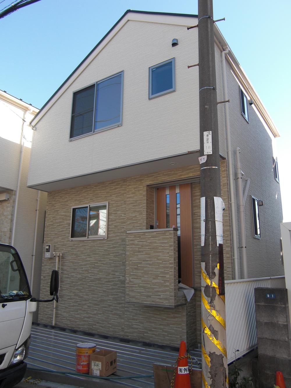 Local appearance photo. Entrance door of sliding