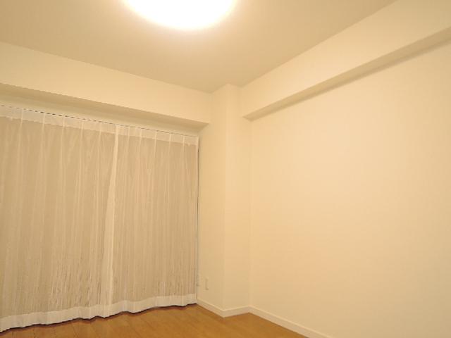 Non-living room. 6.0 Pledge of Western-style