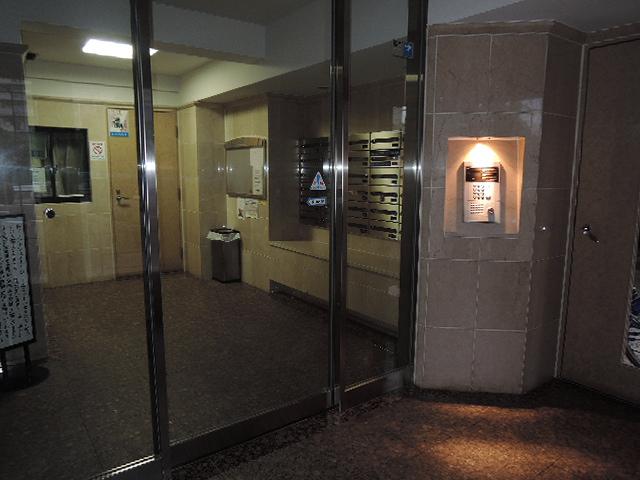 Entrance. auto lock
