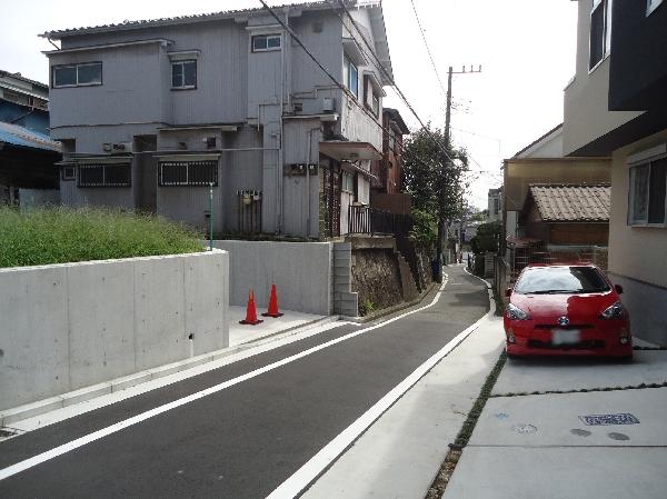 Local photos, including front road. Frontal road