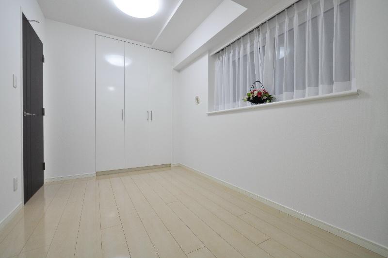Non-living room. Service Room 5.5 Pledge
