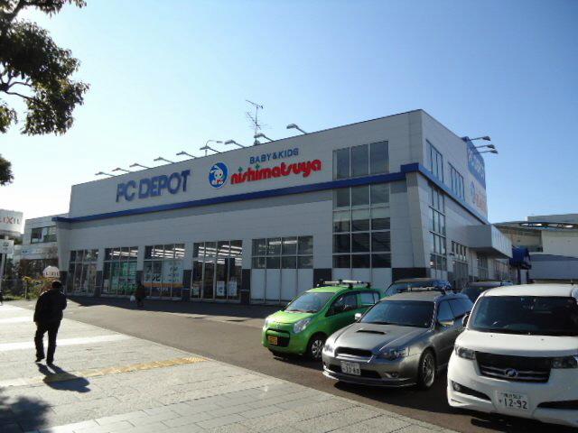 Shopping centre. 976m until Nishimatsuya Minato Mirai shop