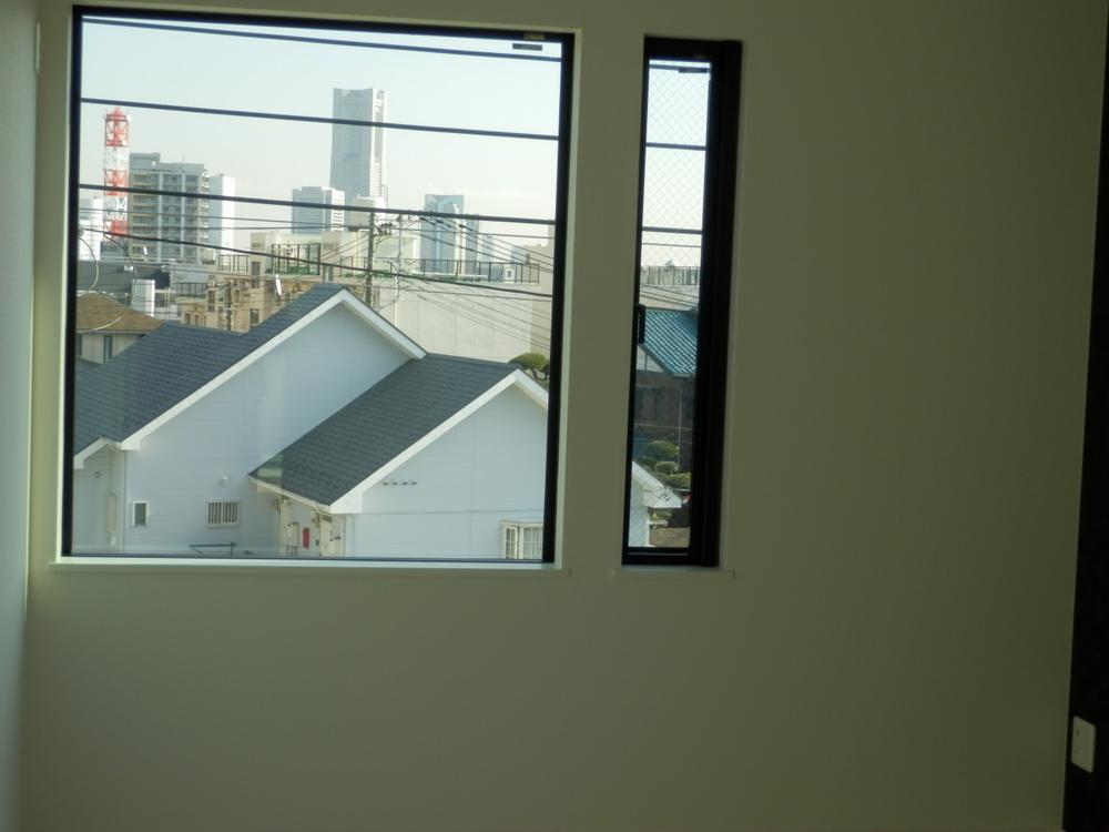 Building plan example (introspection photo). Indoor photo Landmark Tower is seen from the Western-style of window!