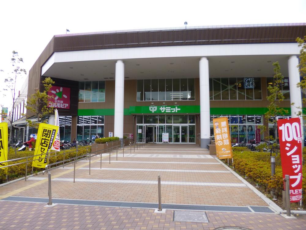 Shopping centre. 650m to Summit Yokohama Okano shop