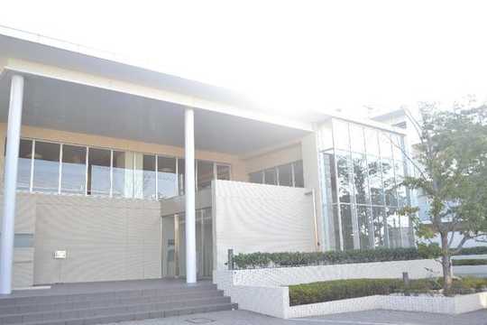 Local appearance photo. This apartment is excellent intensive the design of the white tile and glass handrail
