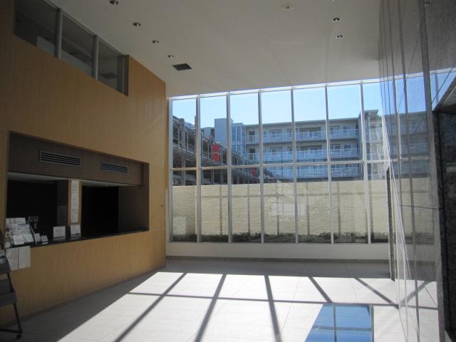 Entrance. Common areas