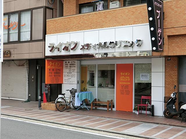 Hospital. Lion is a picture of 979m Lion Medical Clinic to Medical Clinic.