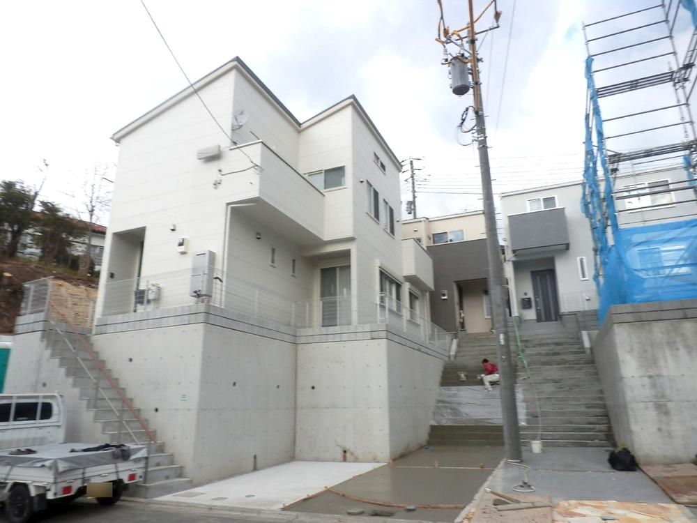 Local photos, including front road. Local (December 20, 2013) Shooting