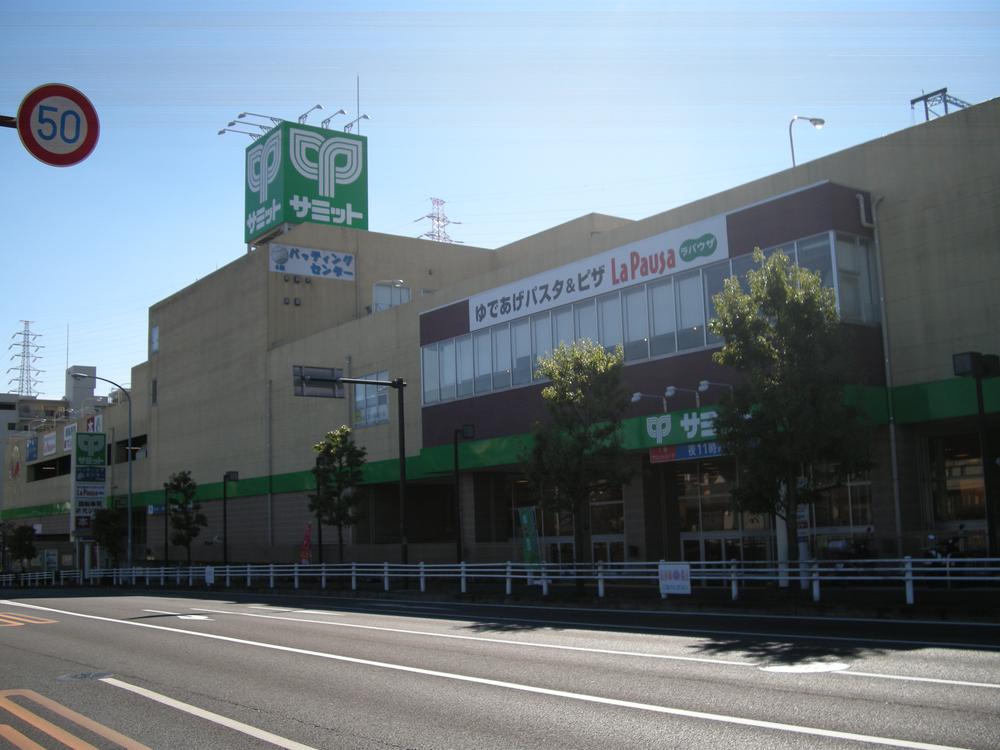 Shopping centre. 280m to Summit