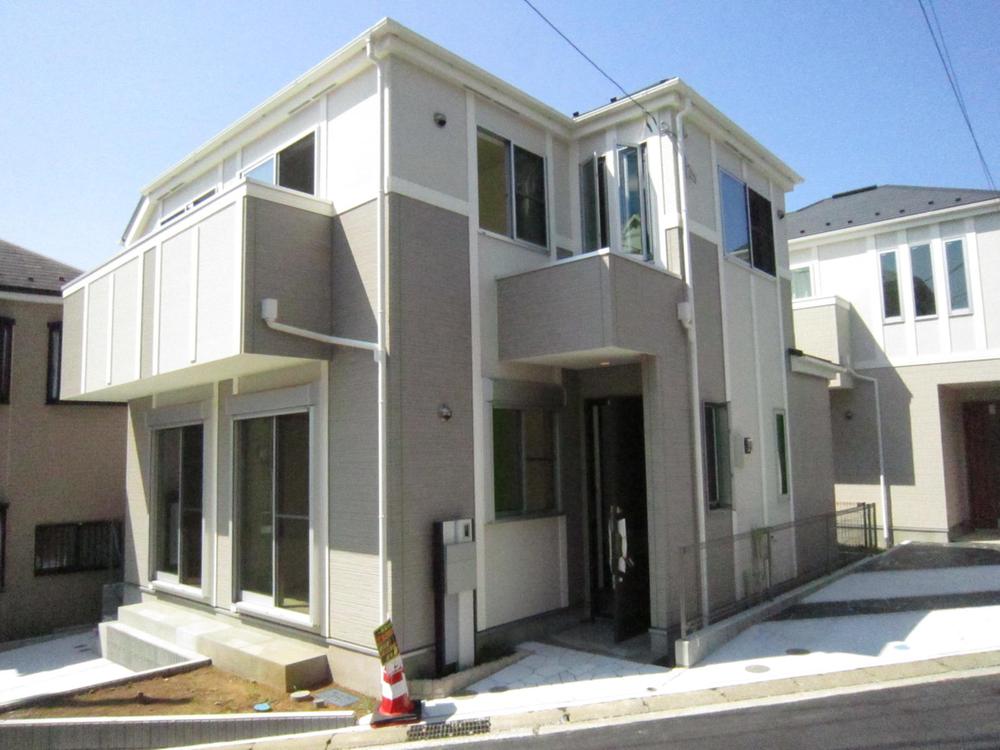 Same specifications photos (appearance). Same specifications enforcement photo