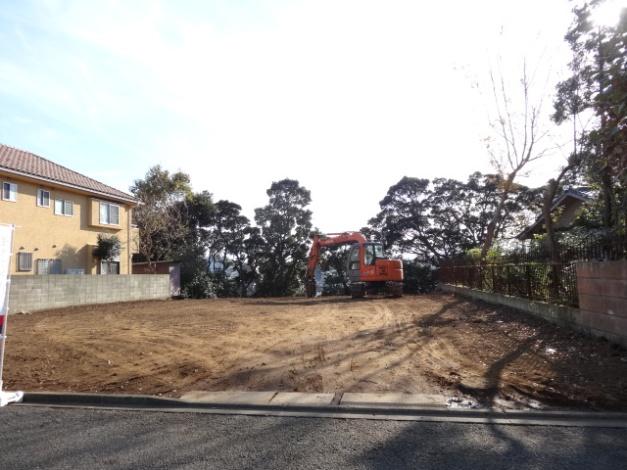 Local appearance photo. Local (12 May 2013) Shooting Building B ・ right ~ Back