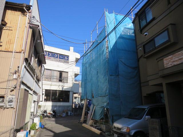 Local photos, including front road. Local (11 May 2013) Shooting